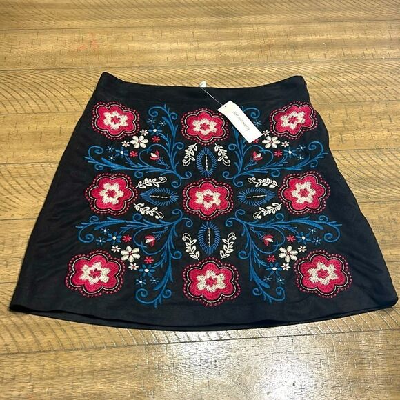 NWT Francesca’s embroidered skirt size medium. Suede feel. - Picture 1 of 11